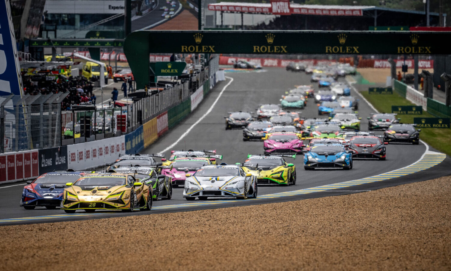 La partenza di gara 1 del lamborghini super trofeo a le mans