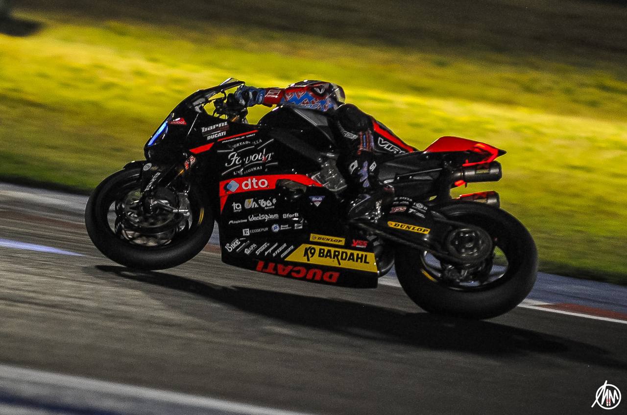 Michele Pirro in azione durante la Racing Night del CIV a Misano nel 2023