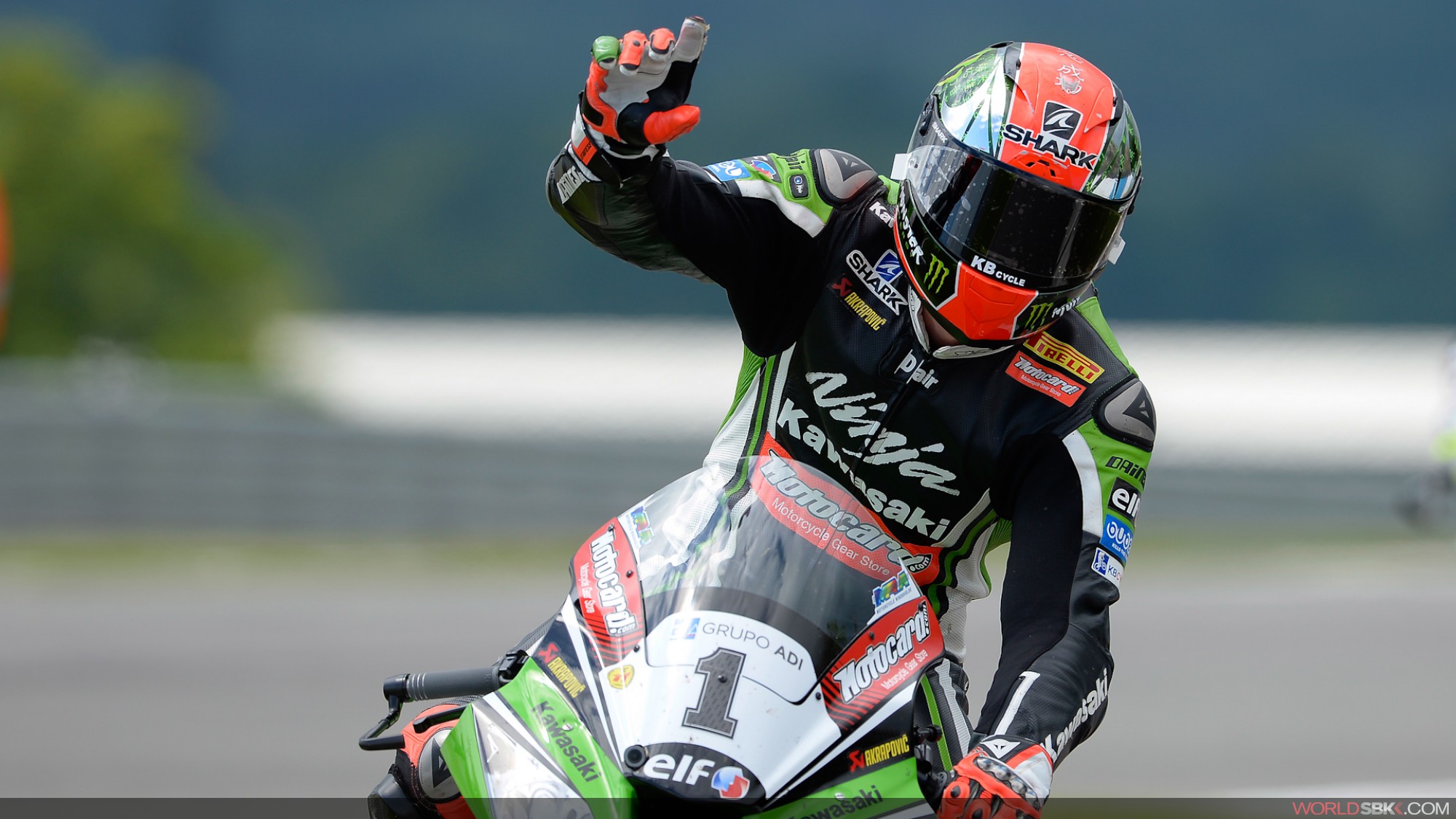 Tom Sykes recordman di vittorie a Donington Park