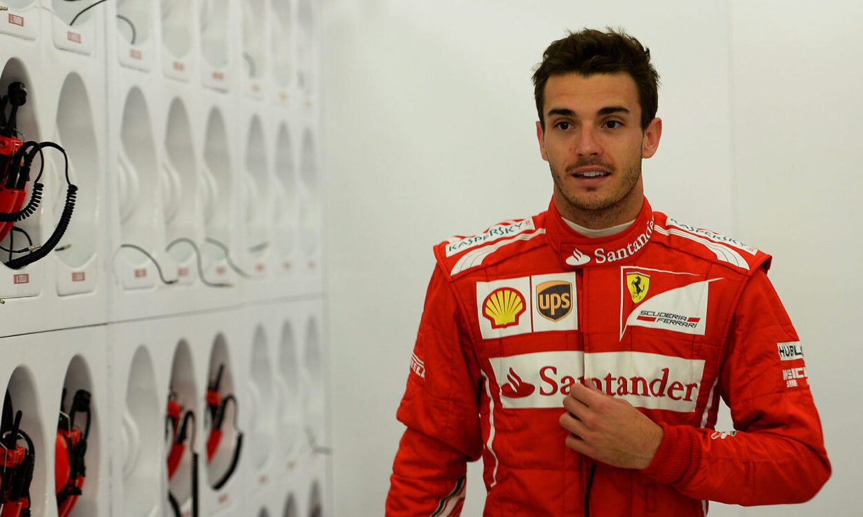 jules bianchi con la tuta della ferrari