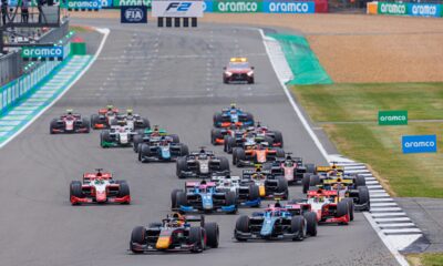 La partenza della Feature Race del Round di Silverstone della F2 2023.