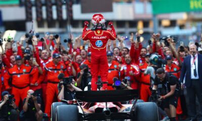 Charles Leclerc nel parc fermè festeggia la vittoria a nel Principato Monaco