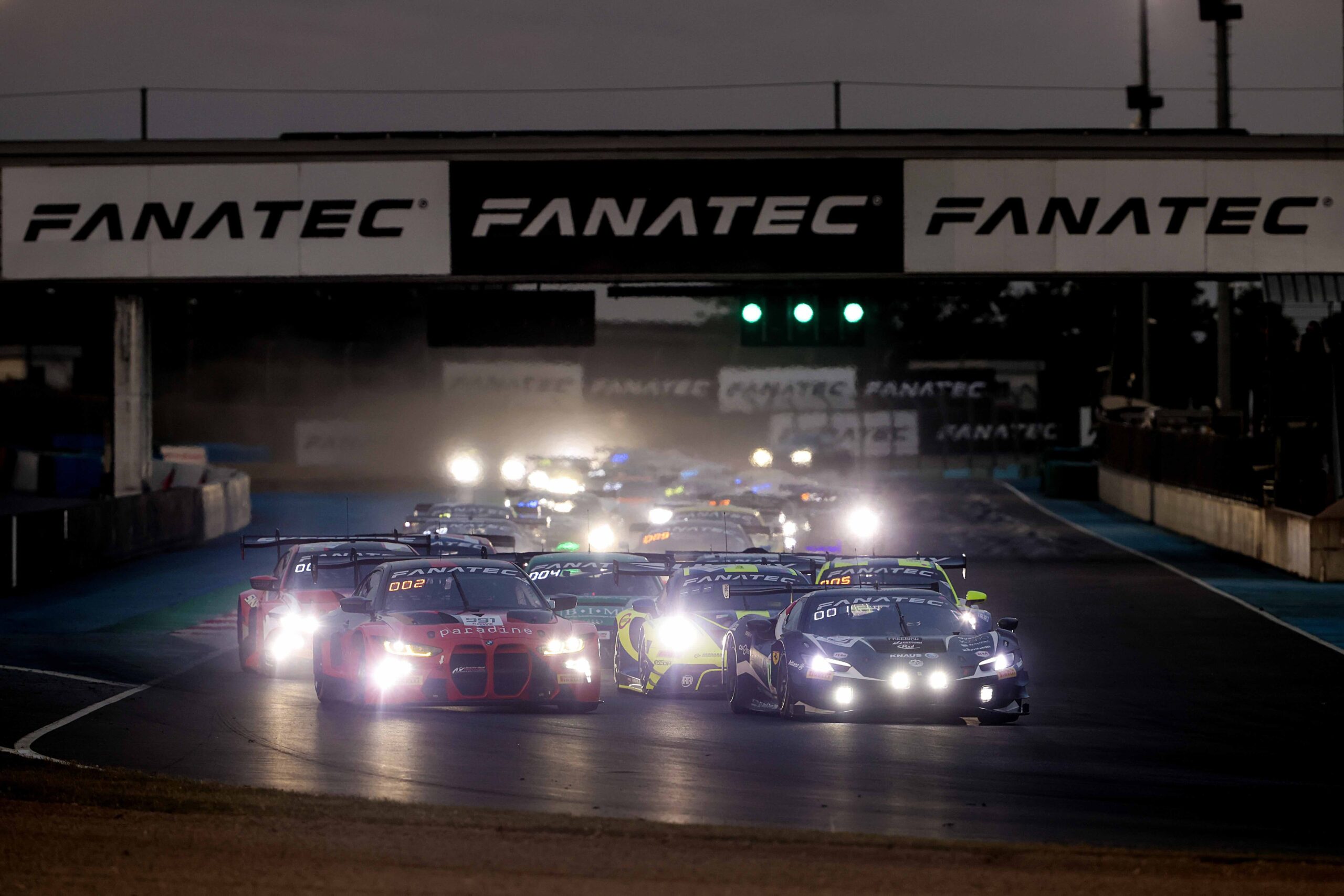 GTWCE Sprint Cup 2024, la partenza di Gara 1 a Magny Cours (© GTWCE)