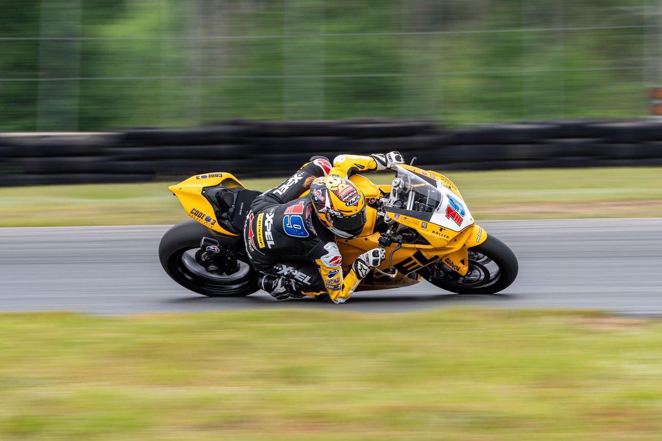 Kayla Yaakov in azione con la sua Panigale V2