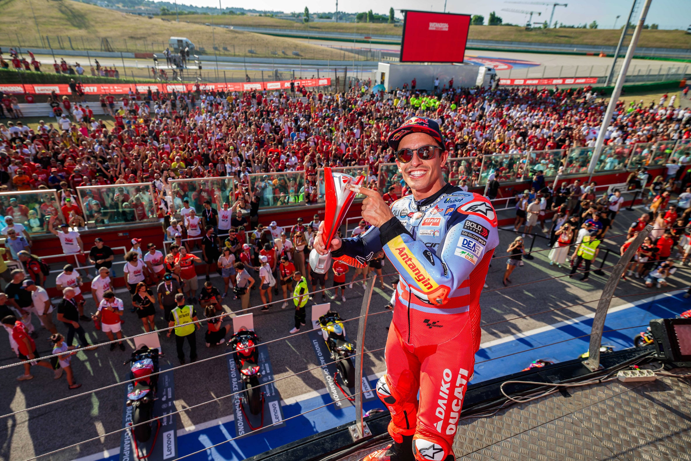 Marc Marquez sul podio della Race of Champions al WDW 2024 (© Ducati)