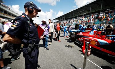 Newey-Ferrari perchè salta il trasferimento? Qui il tecnico inglese osservava la SF-24 a Miami (© Red Bull Content Pool)