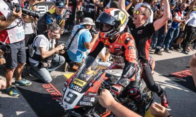 Danilo Petrucci e Marco Barnabò festeggiano dopo la vittoria di Gara 2 in WSBK a Cremona