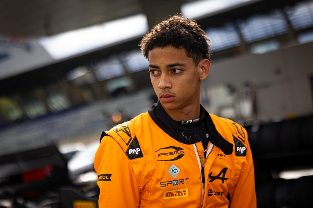 Ugo Ugochucku, pilota McLaren Academy che corre nella FRECA