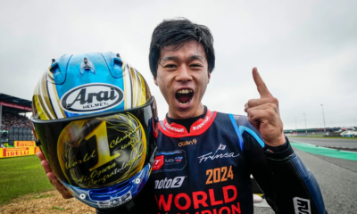 Ai Ogura mentre festeggia il titolo 2024 della Moto2 conquistato in Thailandia