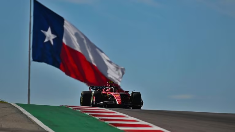 Carlos Sainz Jr. nel 2023 sotto la Lone Star del Texas (© Ferrari)