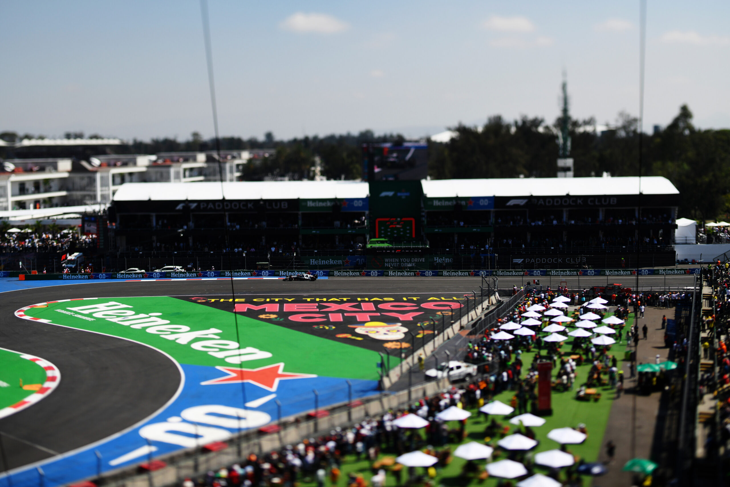 La sezione dello stadio nell'Autodromo Hermanos Rodriguez, teatro del GP Messico (© Red Bull Content Pool)