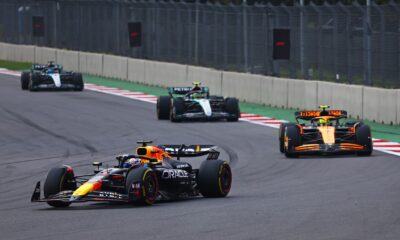 Norris all'inseguimento di Verstappen nel GP Messico 2024 (© Red Bull Content Pool)