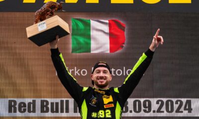 Mirko Bortolotti sul podio al Red Bull Ring mentre festeggia la vittoria