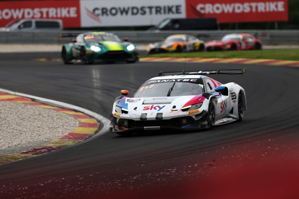 La #93 Ferrari 296 GT3 dello Sky Tempesta Racing (© GTWCE)