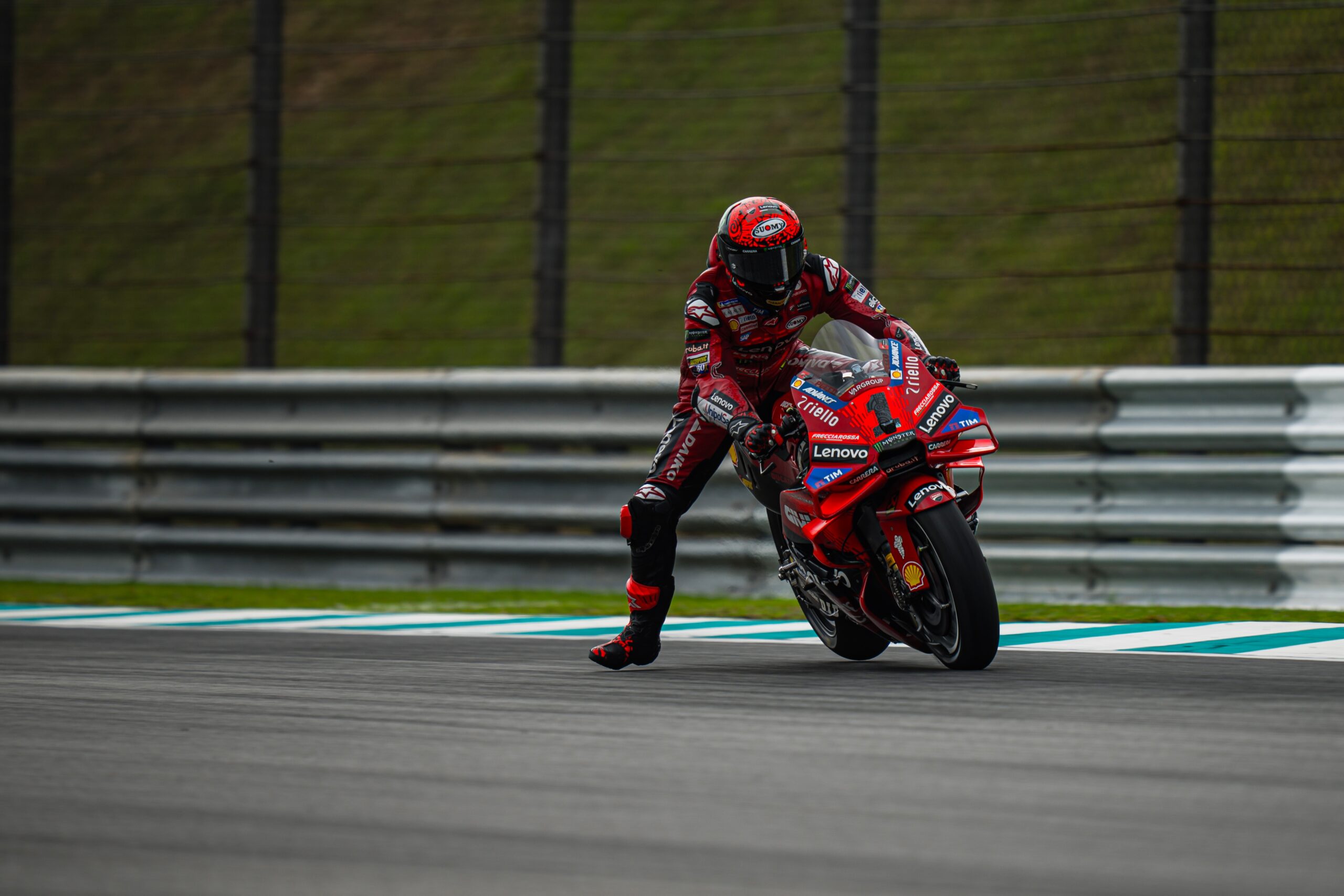 Pecco Bagnaia in azione a Sepang durante il GP di Malesia 2024