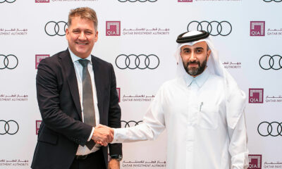 Dollner, CEO di AUDI AG e Al-Sowaidi, CEO di QIA. Audi vende quote del team F1 al fondo sovrano del Qatar (© Audi)