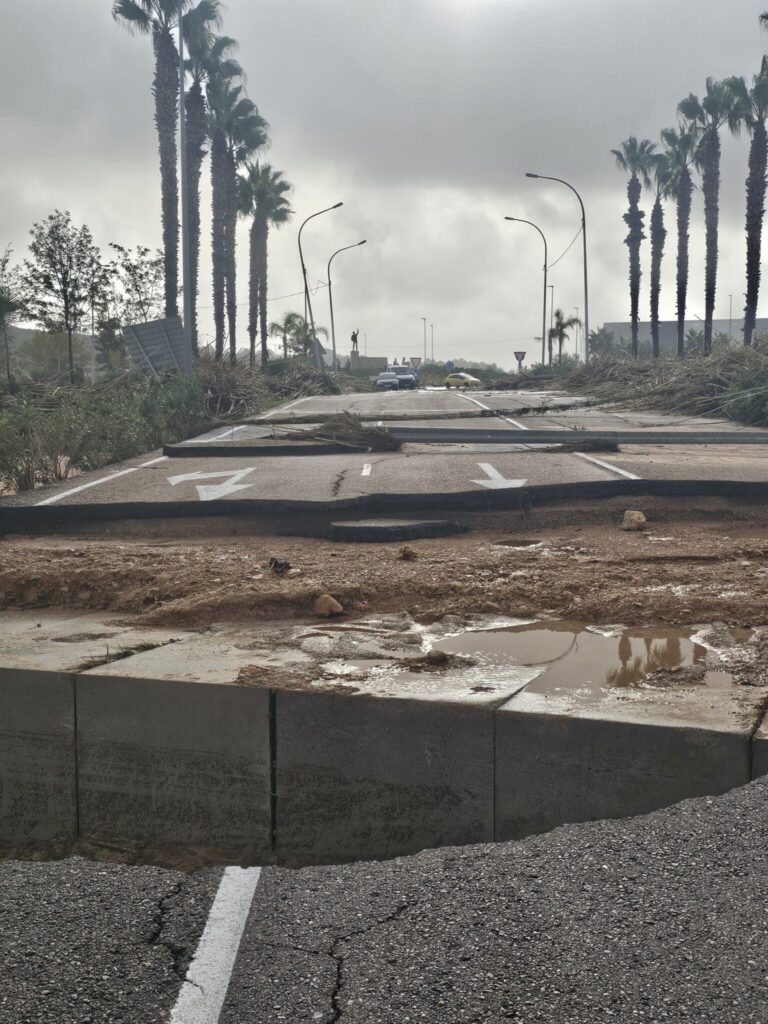 La devastazione delle strade di accesso al Circuit Ricardo Tormo (© www.circuitricardotormo.com)