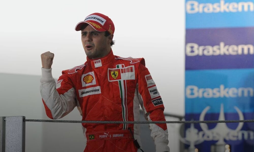 Il sofferto festeggiamento di Felipe Massa per la vittoria nel GP del Brasile 2008, in cui perse il mondiale (© Ferrari)