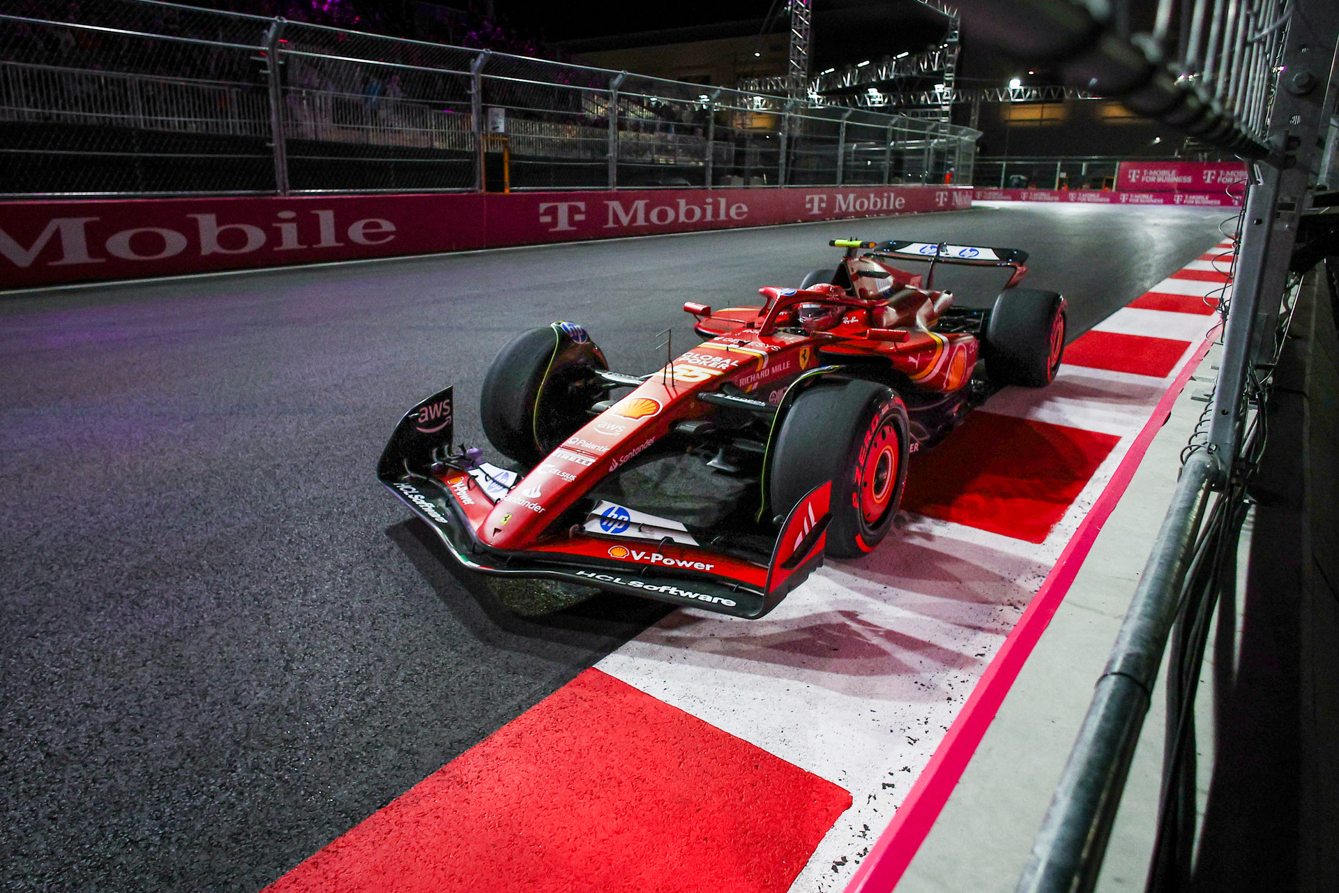 Sainz durante il weekend del GP Las Vegas 2024 (© x.com Scuderia Ferrari)