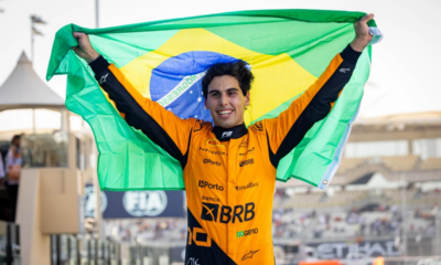 Gabriel Bortoleto festeggia con la bandiera brasiliana dopo la vittoria del titolo F2 ad Abu Dhabi