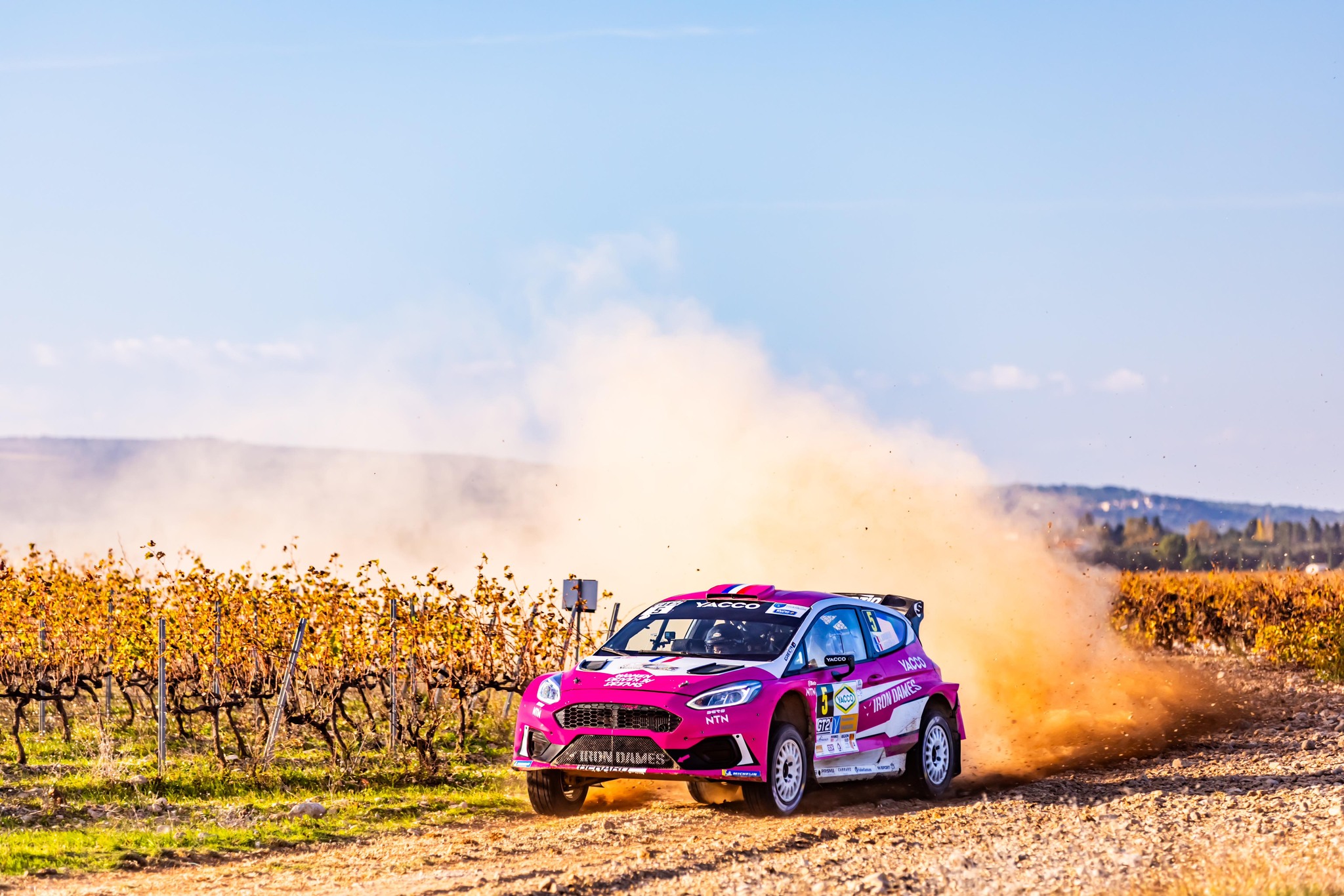 Iron Dames in gara durante il Rallye Terre de Vaucluse sullo sterrato