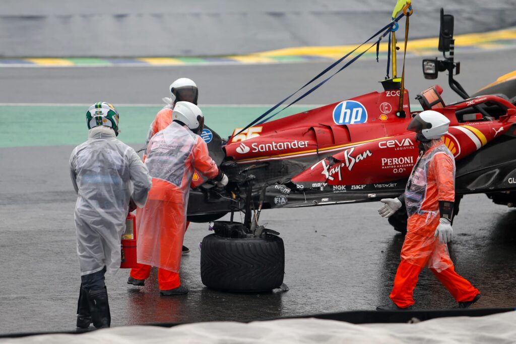 Una Ferrari SF-24 incidentata (© F1.com)