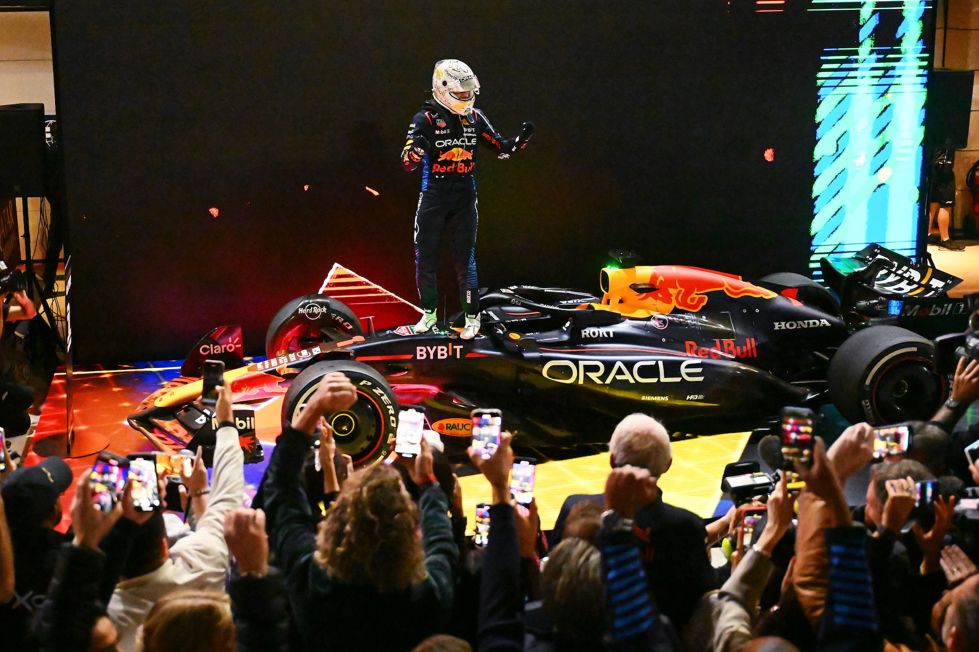 Verstappen esulta dopo aver vinto il GP Qatar 2024 (© Red Bull Content Pool)