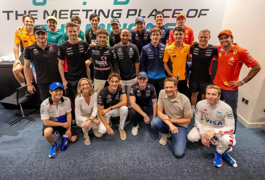 La foto della classe 2024 della GPDA (© instagram Grand Prix Drivers Association)