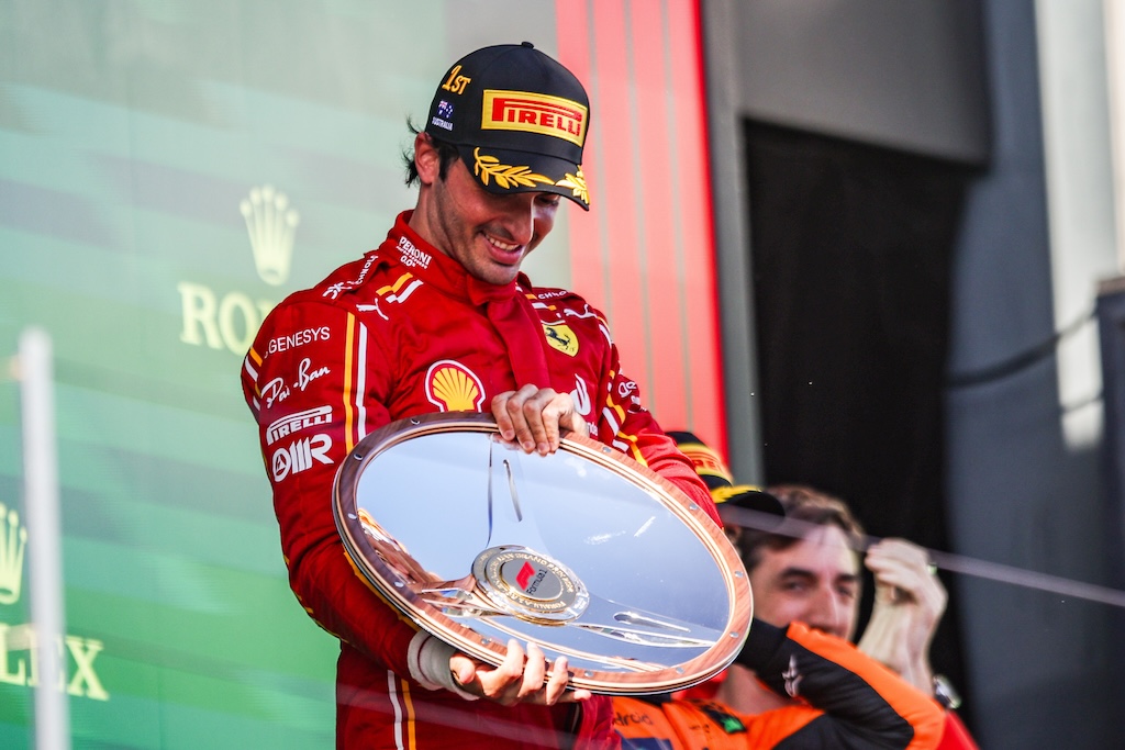 Sainz sul podio in Australia (© Scuderia Ferrari)