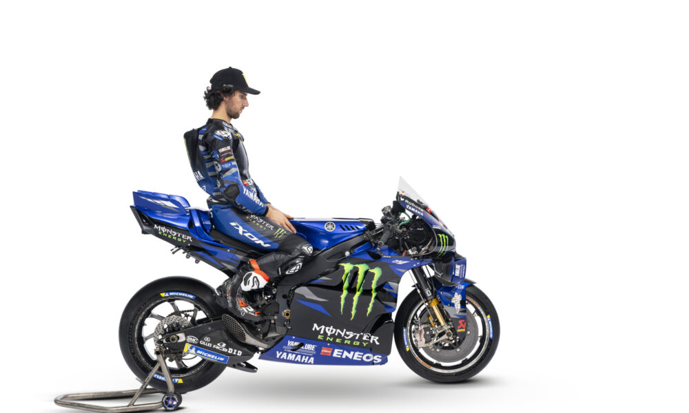 Rins sulla nuova M1 2025 (© Yamaha MotoGP)