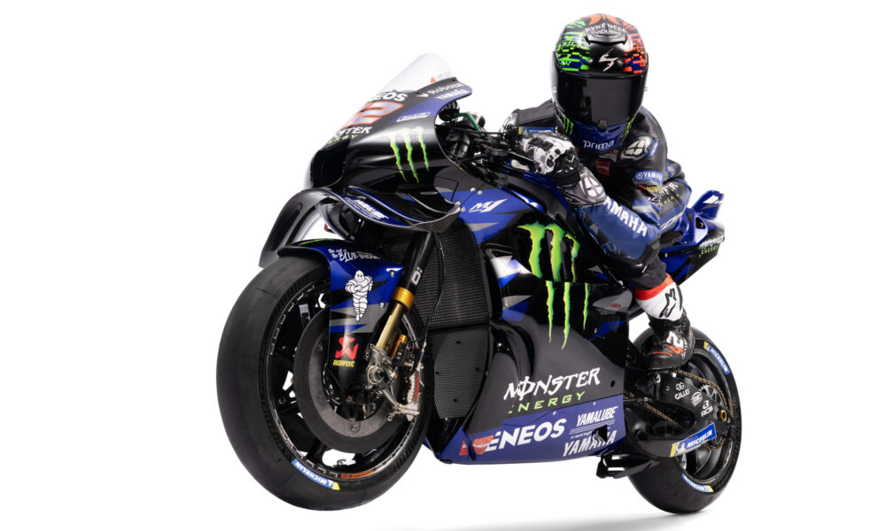 Rins sulla nuova M1 2025 (© Yamaha MotoGP)