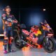 Enea Bastianini e la sua KTM RC16 Tech3 (© KTM Tech3)