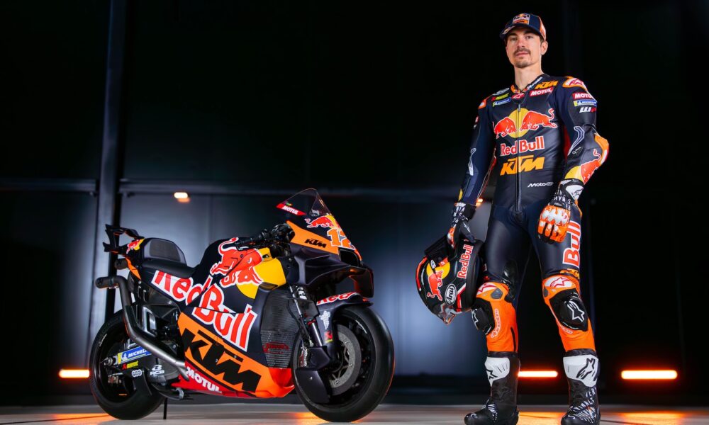 Maverick Vinales e la sua KTM RC16 Tech3 (© KTM Tech3)