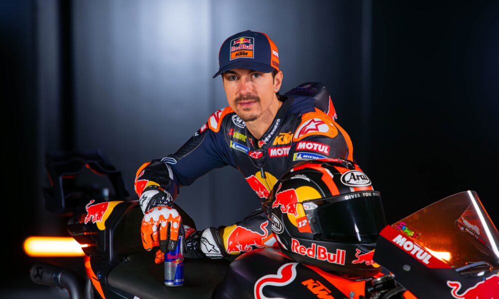 Maverick Vinales e la sua KTM RC16 Tech3 (© KTM Tech3)