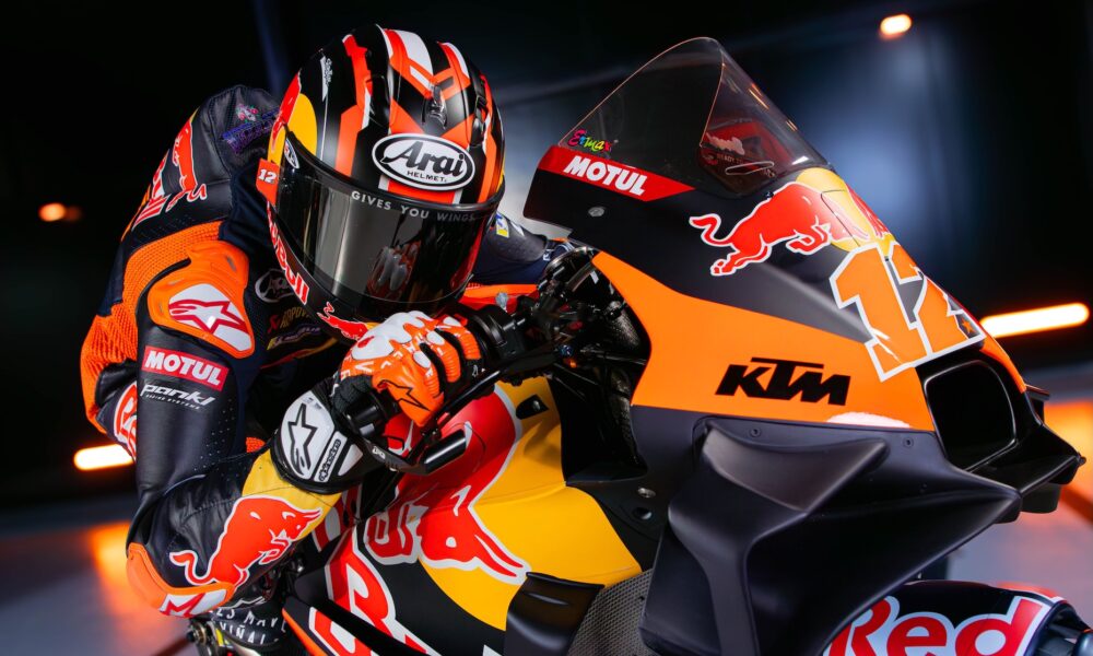 Maverick Vinales sulla sua KTM RC16 Tech3 (© KTM Tech3)