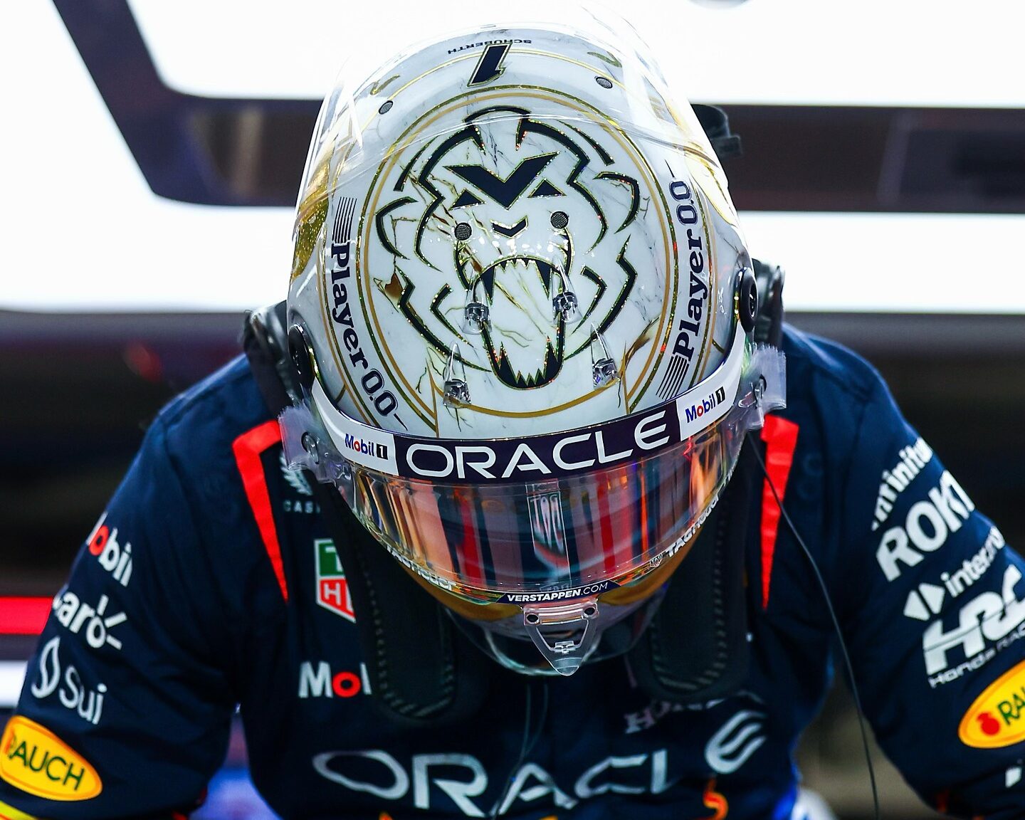 Il casco celebrativo di Max Verstappen dopo la vittoria del titolo 2024