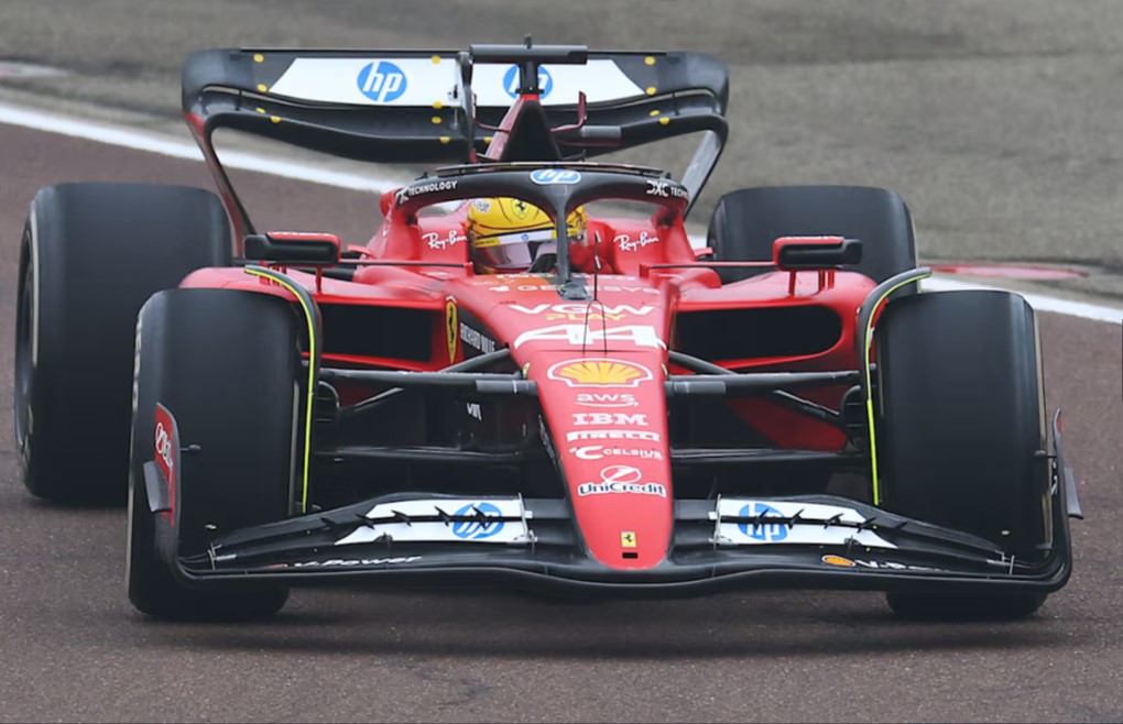 Lewis Hamilton in pista a Fiorano con la Ferrari