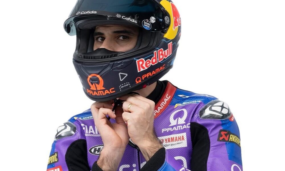 Miguel Oliveira mentre indossa il casco