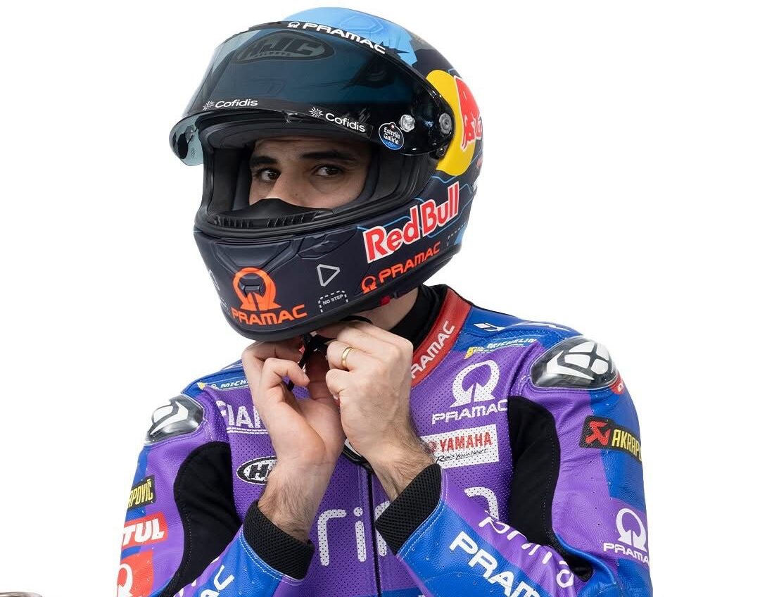 Miguel Oliveira mentre indossa il casco