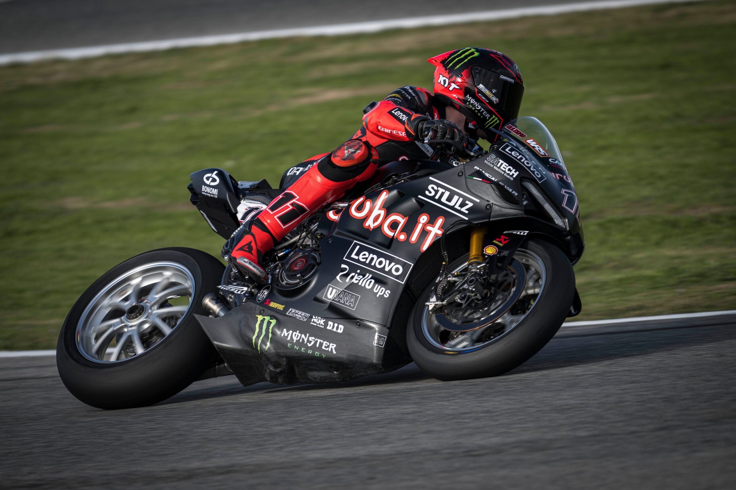 Nicolò Bulega in azione durante il primo giorno dei test SBK di Jerez 2025