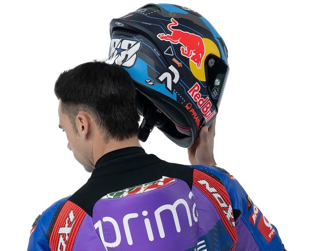 Oliveira con il suo casco