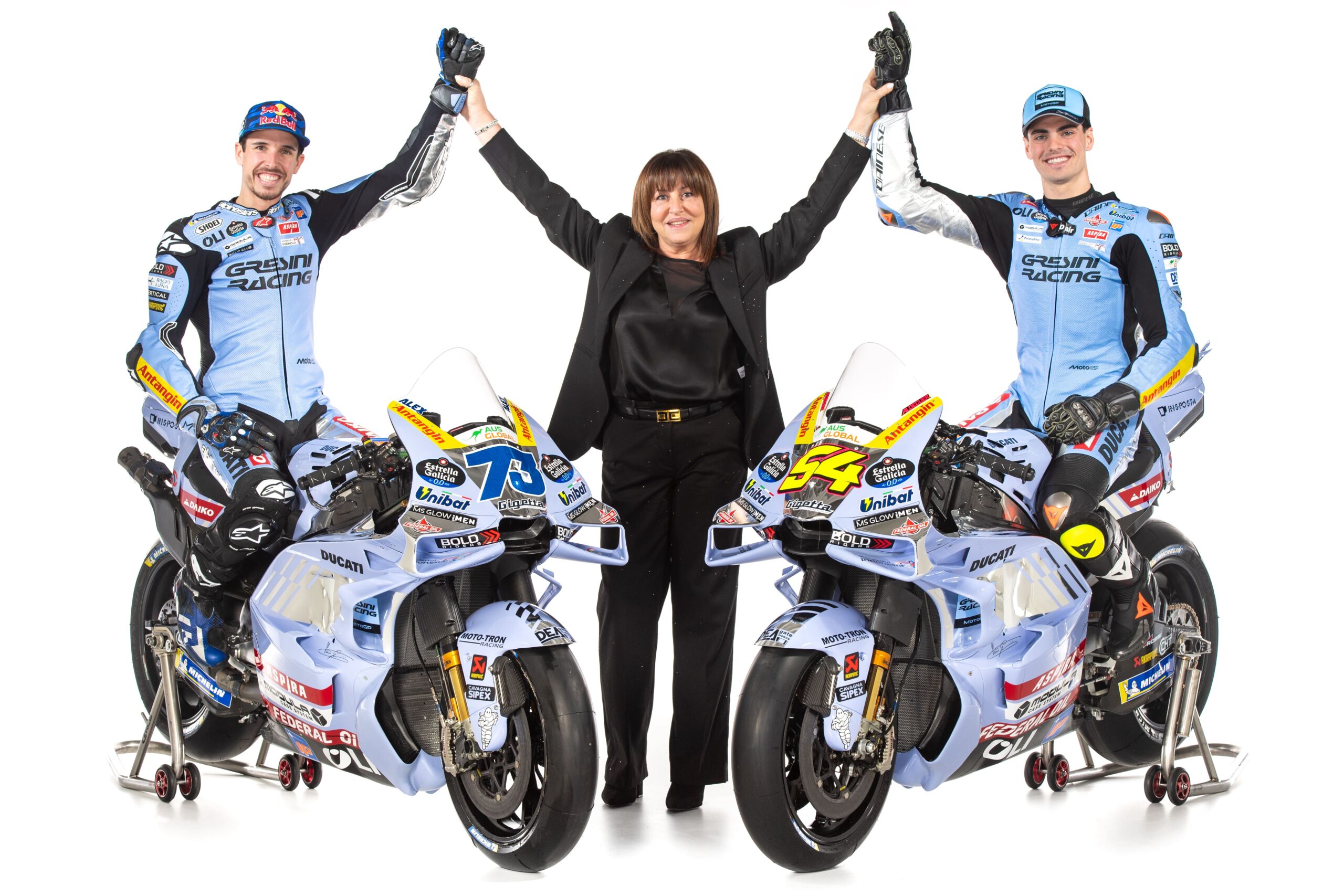 Alex Marquez #73 e Fermin Aldeguer #54, i piloti del Gresini Racing 2025 con Nadia Padovani (© Gresini Racing)