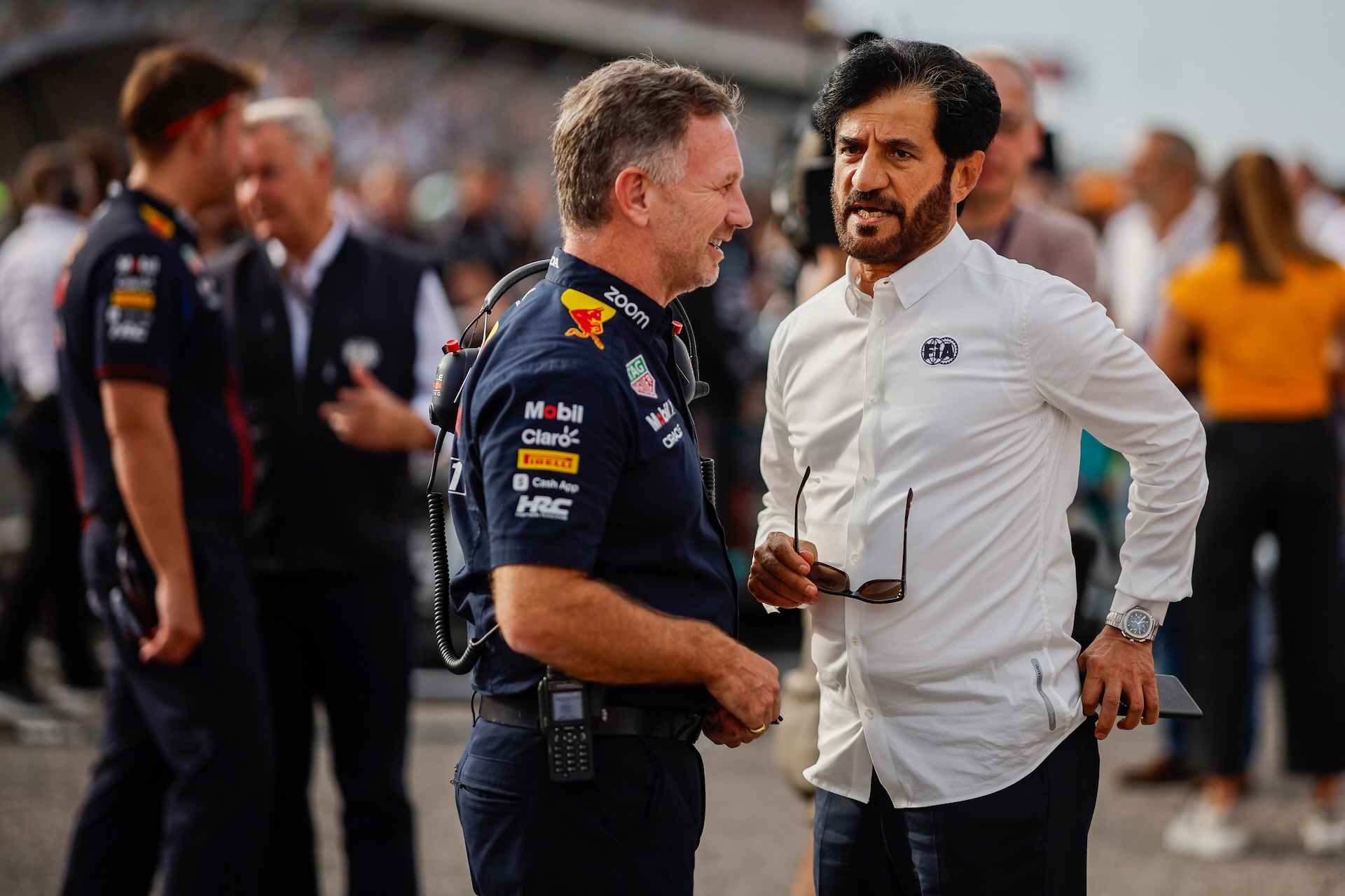 Il presidente FIA Ben Sulayem insieme a Chris Horner (© Red Bull Content Pool)