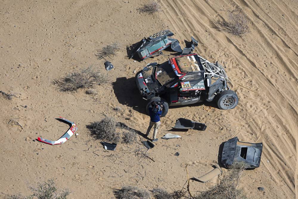 La Dacia di Loeb dopo l'incidente alla terza tappa della Dakar 2025 (© Dakar)