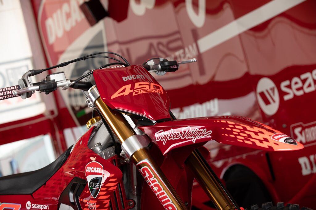 Il frontale della Desmo450 MX per l'AMA Supercross (© Ducati)