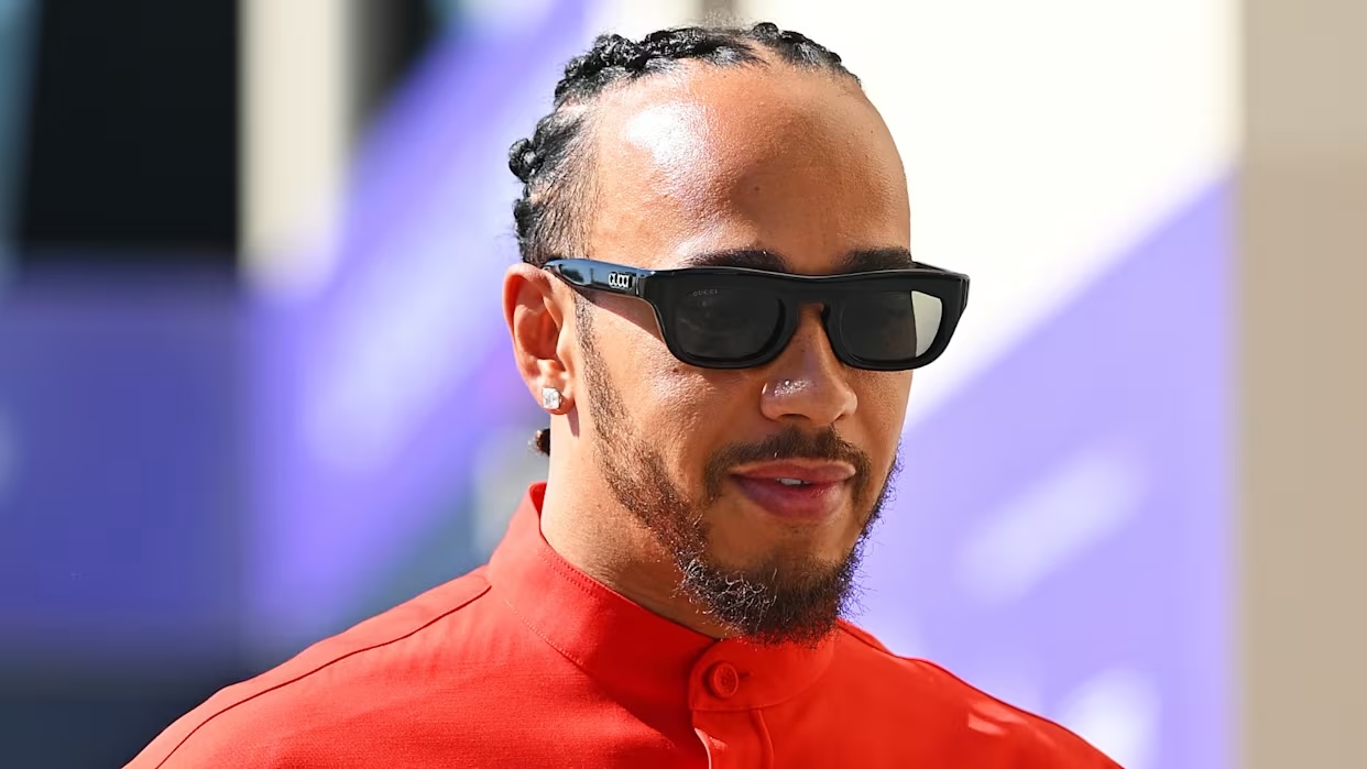 Hamilton alle porte della sua prima stagione in Ferrari (© F1.com)