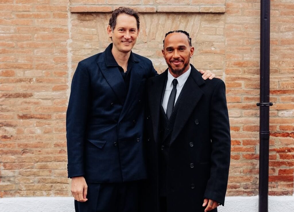 John Elkann e Lewis Hamilton (© Scuderia Ferrari)