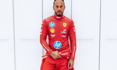 La prima foto di Hamilton con i colori rosso Ferrari (© Ferrari)