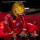 Lewis Hamilton sale sulla SF-23 nei test di Barcellona (© Scuderia Ferrari)