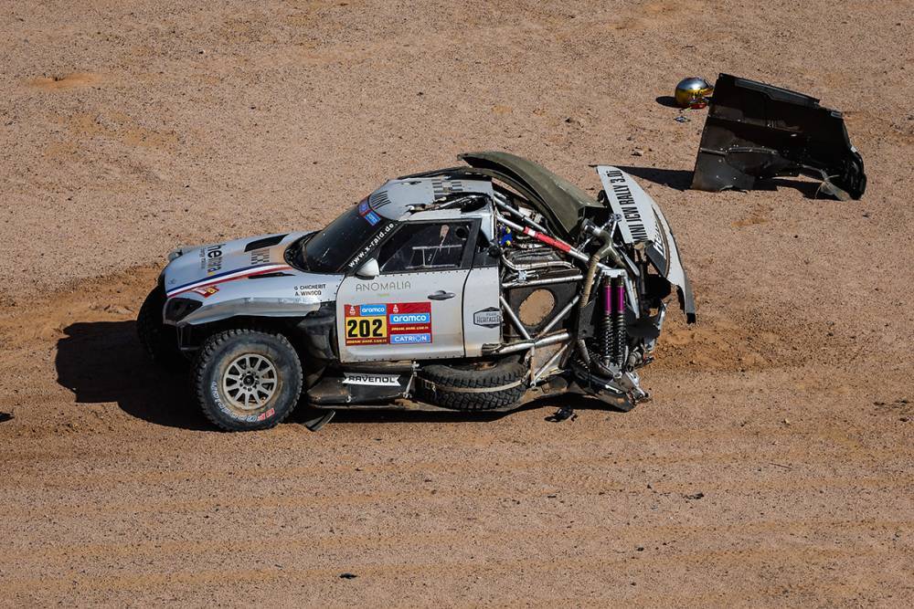 La Mini X-Raid di Chicherit distrutta dopo il capottamento nella sesta tappa (© Dakar)